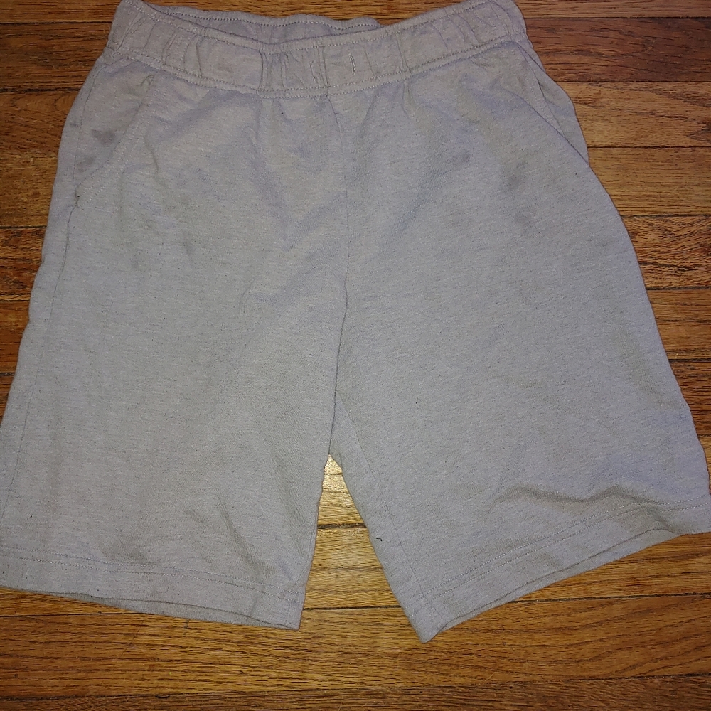 gray shorts